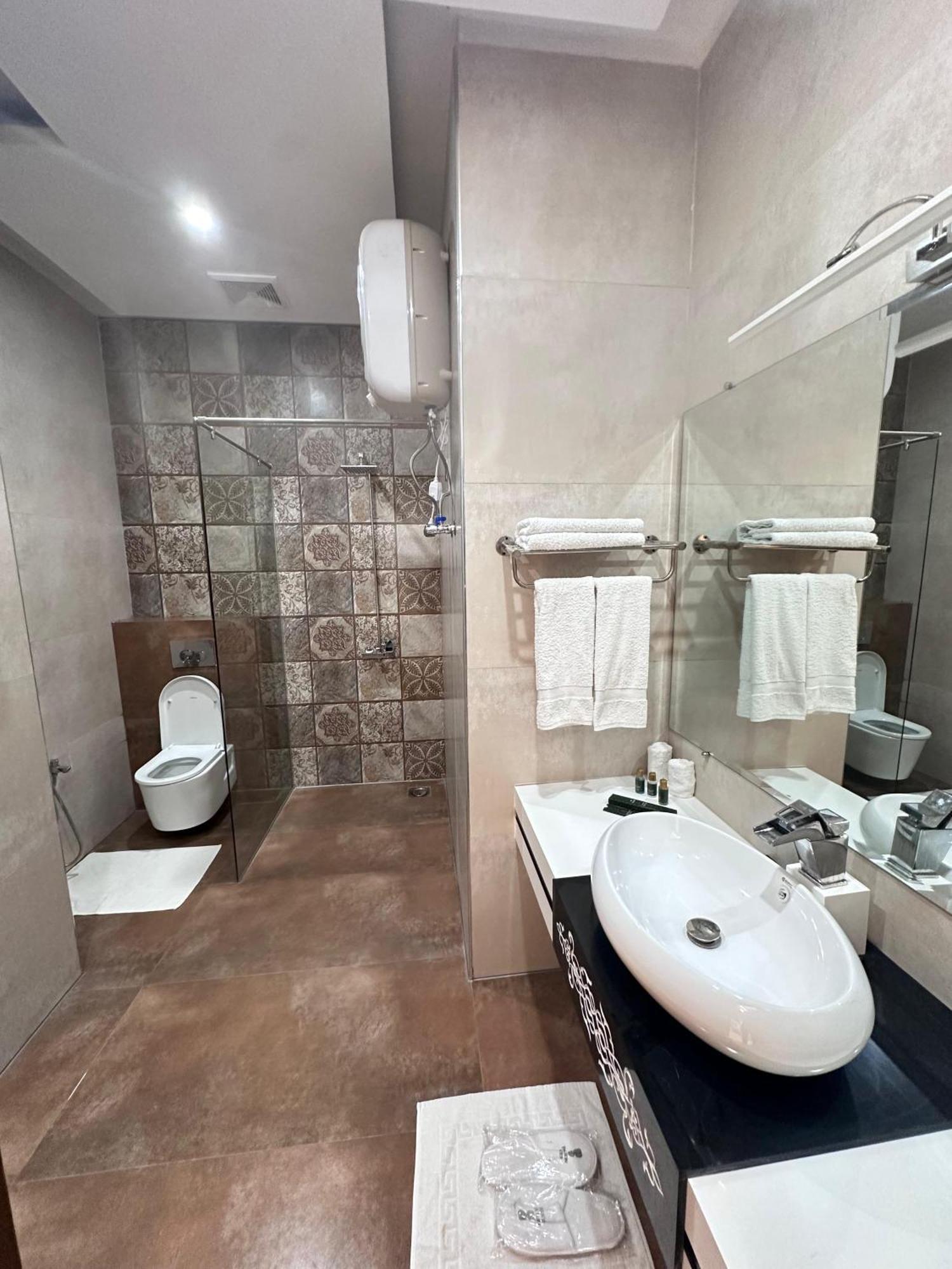 Pavilion Suites - Premium Aparthotel In Bahria Town ราวัลปินดี ภายนอก รูปภาพ