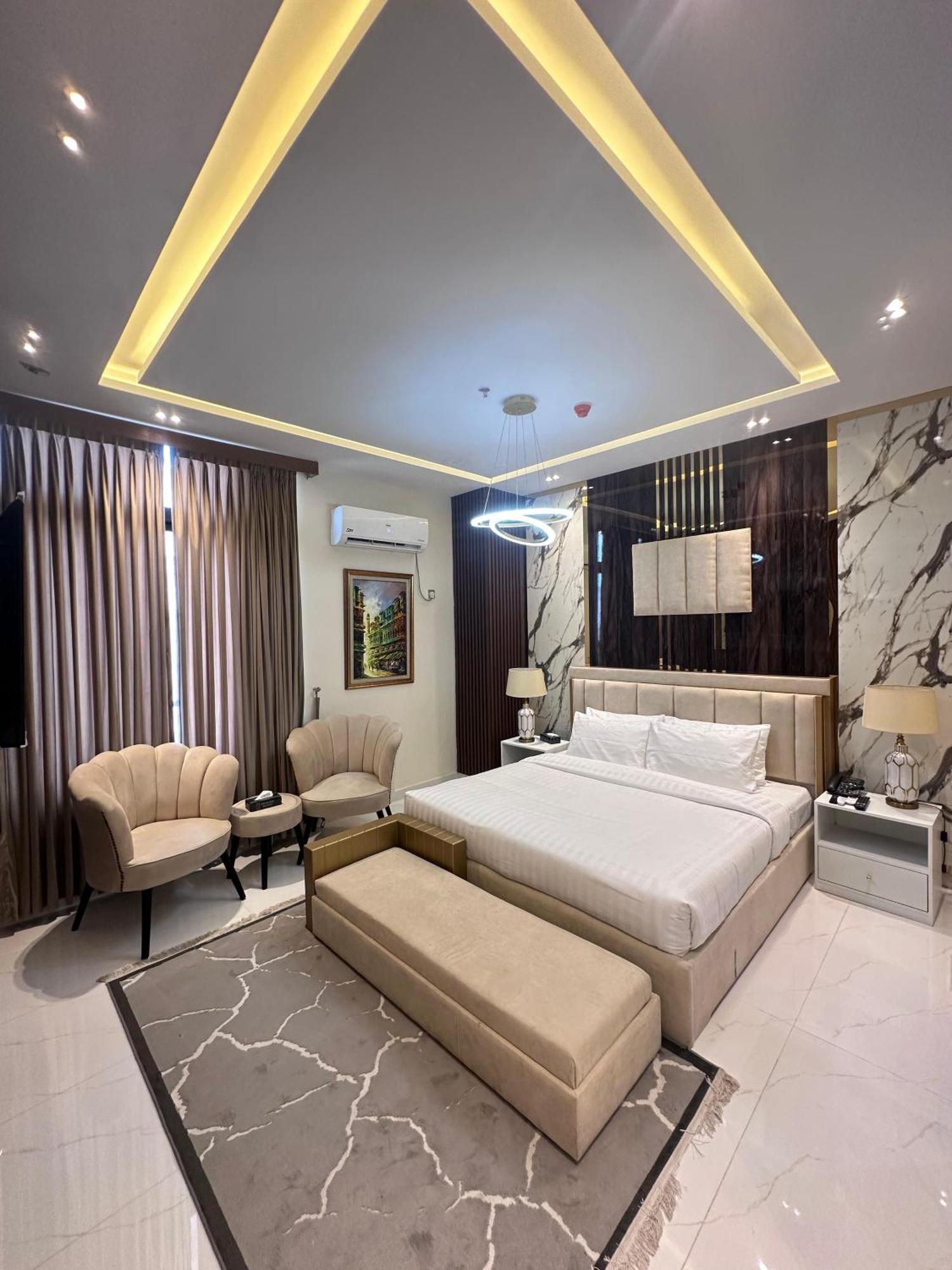 Pavilion Suites - Premium Aparthotel In Bahria Town ราวัลปินดี ภายนอก รูปภาพ