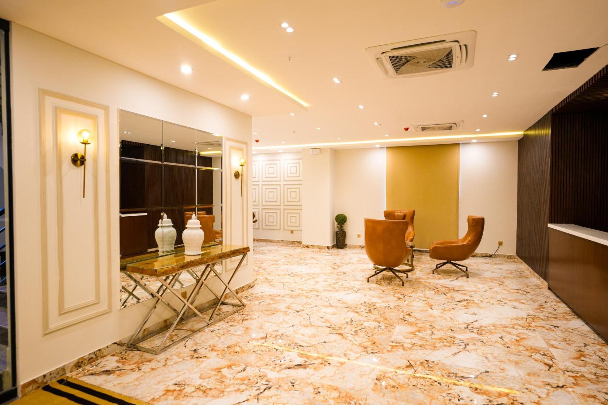 Pavilion Suites - Premium Aparthotel In Bahria Town ราวัลปินดี ภายนอก รูปภาพ