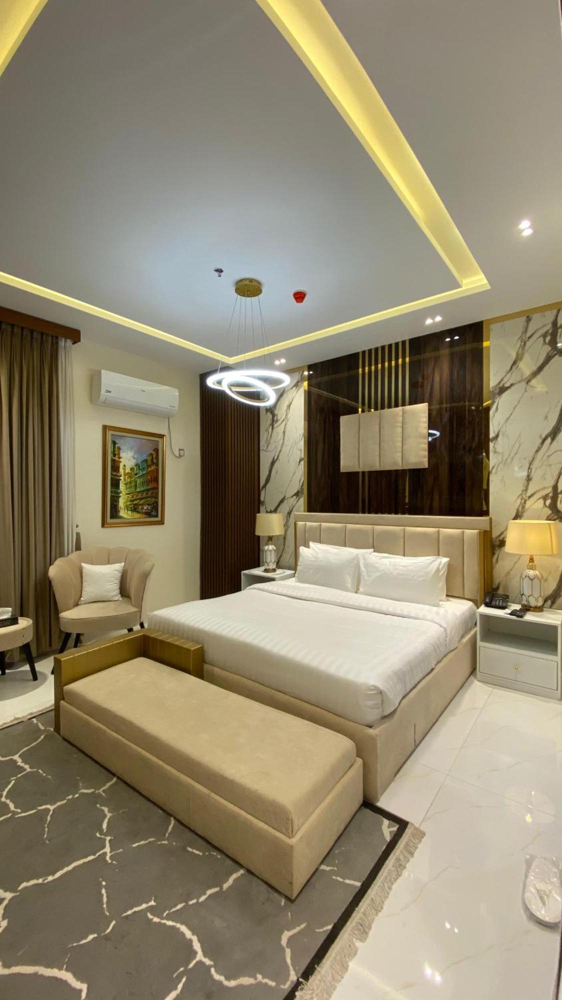 Pavilion Suites - Premium Aparthotel In Bahria Town ราวัลปินดี ภายนอก รูปภาพ